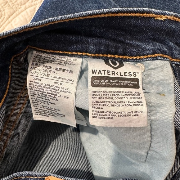 Lévis size 26 waist high rise ribcage straight leg jeans. - Picture 7 of 13